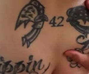 punapää whiteh nännilävistys ja tatuointi saada munaa