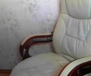 Voor de webcam mastubeerd het meisje tot ze een orgame krijgt