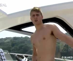 pria muda inggris masturbasi di kapal pesiar