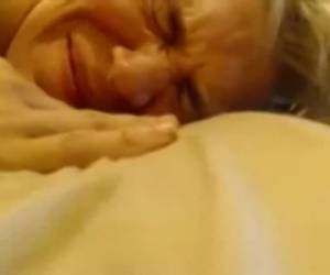 män kan ta ett exempel för denna man. han knullar henne fin och lång och det garanterar att de är orgasm på orgasm ordet knullade. och som för amatörsex.