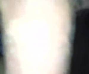 Excelente video porno casero de verdad, sexo casero real, del que tanto nos gusta amigos y es que joder, es muy difícil ver mas de cerda una penetración, estos dos se lo han currado sin ninguna duda, mirar como el hunde la polla dentro del coño de su p