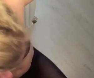 hän vittuile hänen vaimonsa, joka on sidottu suu on