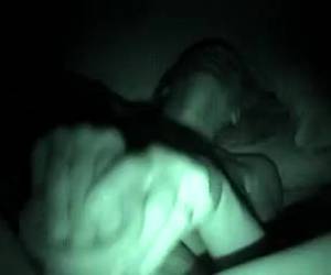 napalona kobieta zatrzymuje i duże dildo w jej mokrej pussy.dildo sex