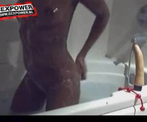 в ванне для вебкамера останавливает роговой черный девушка вибратором в ее мокрая киска и мастурбировать, после чего ее обнаженное тело в