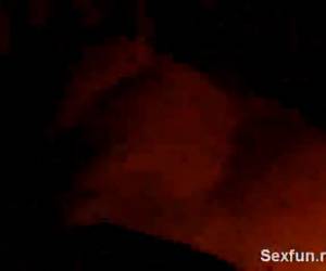 ein amateur paar hat die kamera zurückgegeben, während sie sex haben. sie haben ihre erste sexvideo. auf diesem sexvideo ist zu sehen, wie der mann von hinten und hart ficken. amateur paar machen erste sexvideo 